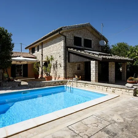 Karrua House Holiday home